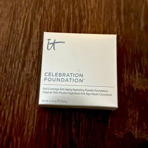 It cosmetics Celebration Foundation-Tan NIB